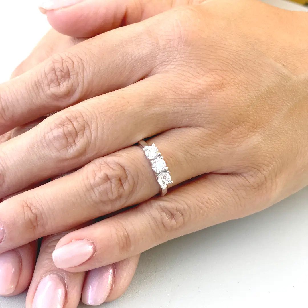 Anello Argento 925 Donna | Trilogy Tre Pietre Zirconi Bianchi | Fidanzamento - immagine 4