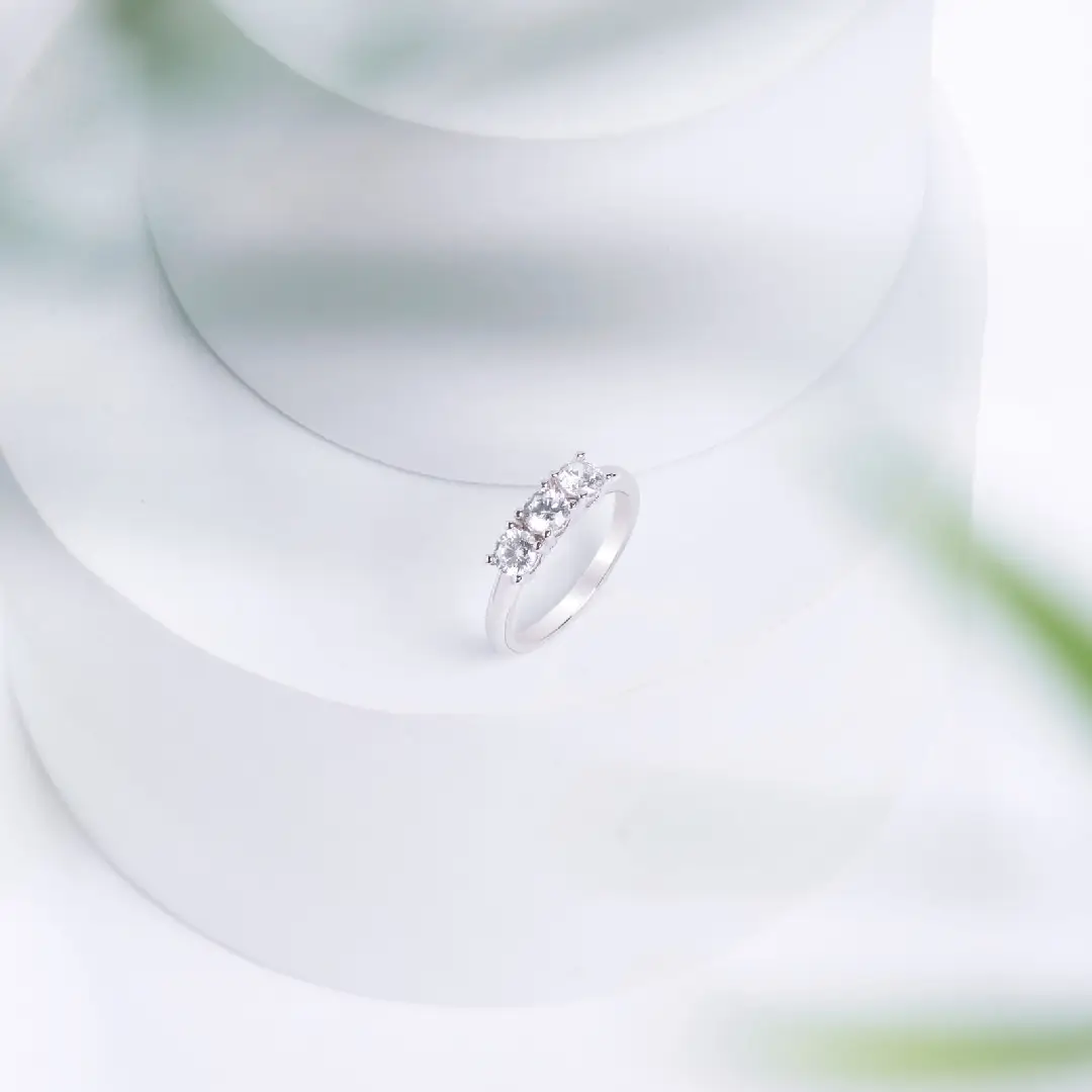 Anello Argento 925 Donna | Trilogy Tre Pietre Zirconi Bianchi | Fidanzamento - immagine 7